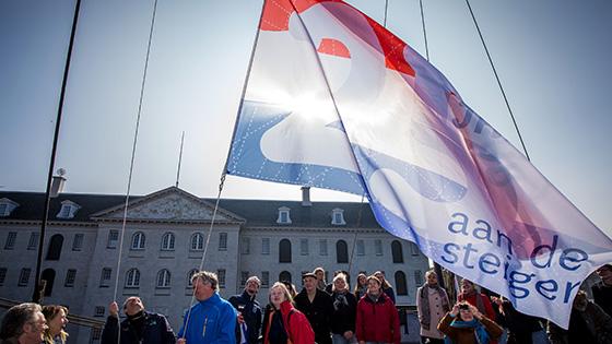 VOC-schip 25 jaar aan de steiger