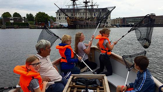 Plastic Vissen met de Plastic Whale sloep