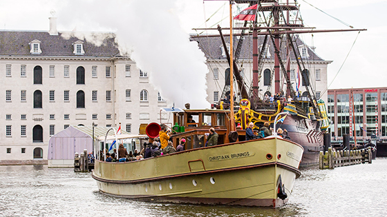 Stap aan boord van het stoomschip