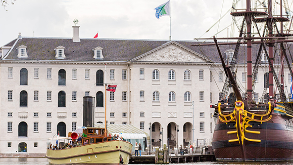 stap aan boord van het stoere stoomschip Christiaan Brunings