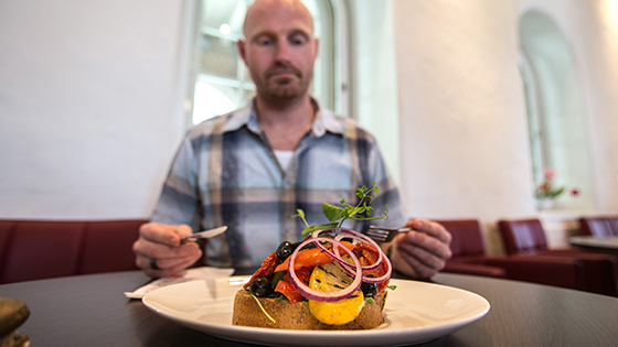 medewerker horeca en bezoekersontvangst