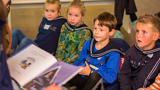 de familievertellers over het VOC-schip