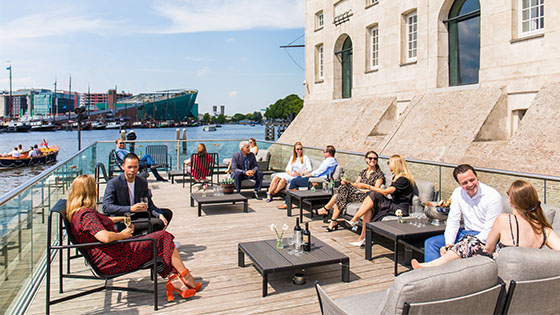 nieuw terras op het water bij Het Scheepvaartmuseum