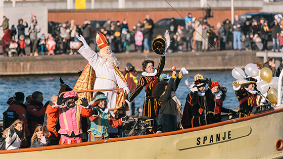 Zie ginds komt de stoomboot