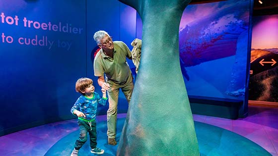 met kinderen naar het museum
