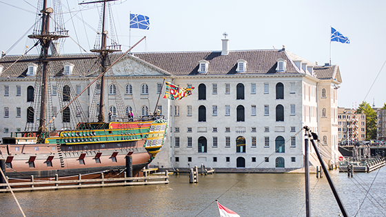 Update over replica VOC-schip Amsterdam