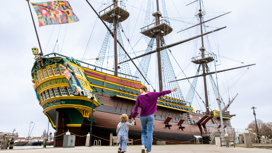 Onderhoudswerkzaamheden aan het VOC-schip