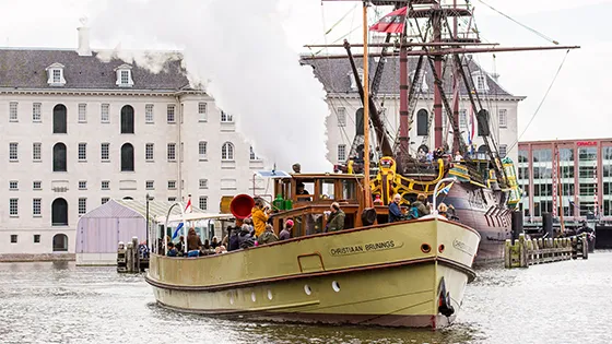 Stap aan boord van het stoomschip
