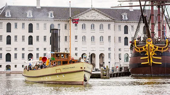 Vaar mee op ss Christiaan Brunings
